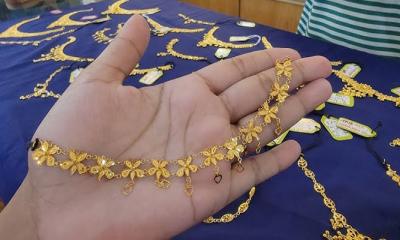 Novosibirskda yashirin porno Qizlar erkaklarning eshagini yalab xoroz sorishadi