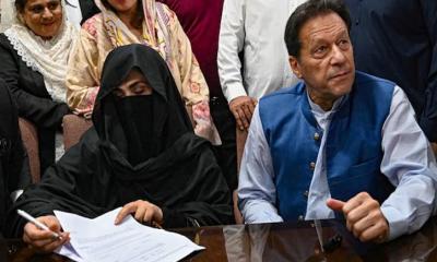 স্ত্রীকে টয়লেট ক্লিনার খাওয়ানোর অভিযোগ তুললেন ইমরান খান