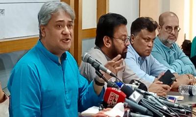 সরকার যারা পরিচালনা করেন তারা সবাই ফেরেশতা নয়