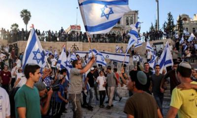 আল আকসায় তাণ্ডব চালিয়ে ইসরায়েলি পতাকা প্রদর্শন