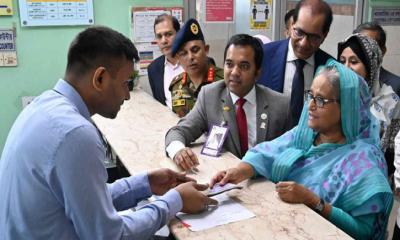 শেখ ফজিলাতুন্নেছা মুজিব হাসপাতালে স্বাস্থ্য পরীক্ষা করালেন শেখ হাসিনা