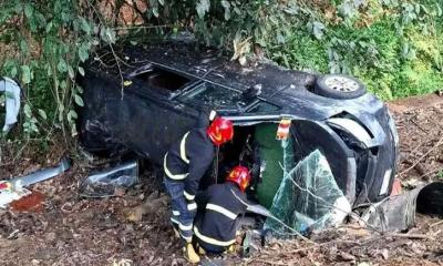 চট্টগ্রামে মাইক্রোবাস খাদে পড়ে ৩ জনের মৃত্যু