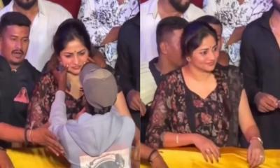 সেলফির পর হঠাৎ গাল টেনে ধরলেন ভক্ত, হতভম্ব অভিনেত্রী