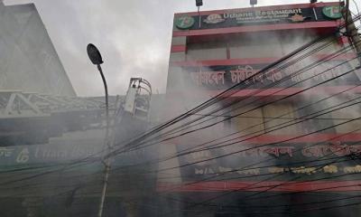 যাত্রাবাড়ীতে রেস্টুরেন্টে আগুন, নিয়ন্ত্রণে ১০ ইউনিট