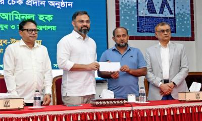 ক্যান্সার আক্রান্ত ক্রিকেটার মেহেদী হাসানের পাশে ক্রীড়া মন্ত্রণালয়