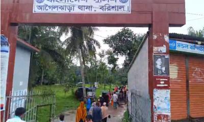 বরিশালে মৃত্যুর গুজবে থানায় হামলা, পুলিশসহ আহত ১২