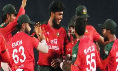 টস জিতে বোলিংয়ের সিদ্ধান্ত বাংলাদেশের