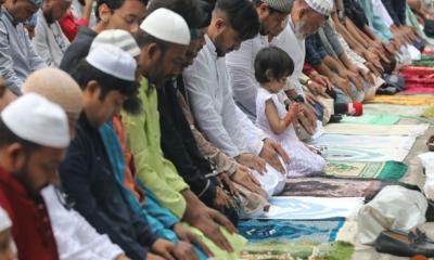 উৎসবমুখর পরিবেশে ঈদের জামাত অনুষ্ঠিত