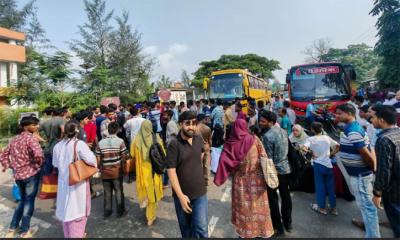 ৪ দফা দাবিতে ববি শিক্ষার্থীদের মহাসড়ক অবরোধ, স্থবির যান চলাচল