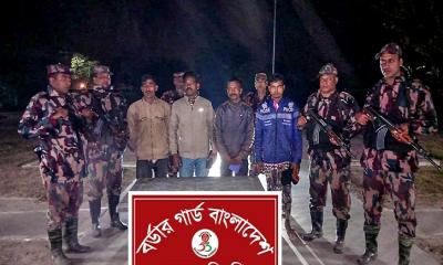 চাঁপাইনবাবগঞ্জ সীমান্তে মানবপাচারকারীসহ চারজন আটক