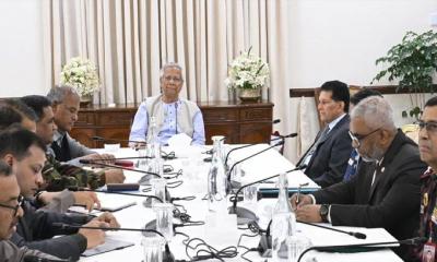 আইনশৃঙ্খলা পরিস্থিতি স্বাভাবিক রাখতে কঠোর নির্দেশ প্রধান উপদেষ্টার