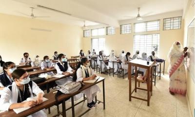 শিক্ষকরা সপ্তাহে ৪০ ঘণ্টা কাজ করবেন, ক্লাসে থাকতে হবে ১৩ ঘণ্টা