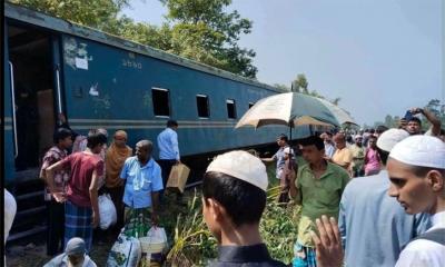 কুমিল্লায় ঢাকাগামী ট্রেন লাইনচ্যুত
