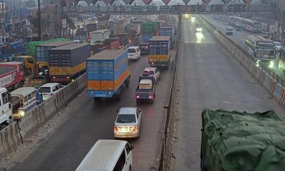 রাতভর অবরোধ শেষে ঢাকা-চট্টগ্রাম মহাসড়ক ছাড়লেন আন্দোলনকারীরা