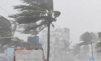 দুপুরের মধ্যে যেসব অঞ্চলে ৬০ কিমি বেগে ঝড়সহ বৃষ্টির আভাস