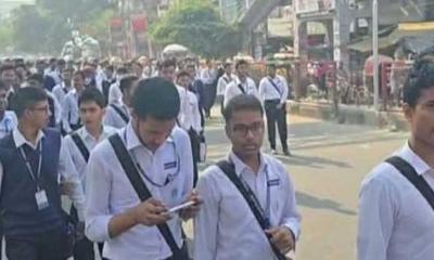 সায়েন্সল্যাব মোড় অবরোধ ঢাকা কলেজ শিক্ষার্থীদের