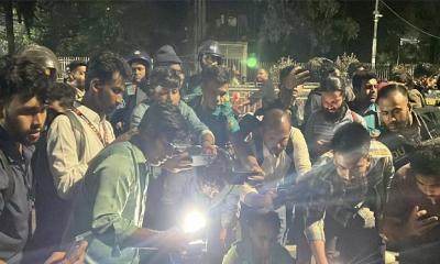 ঢাবিতে পরপর ককটেল বিস্ফোরণ, ক্যাম্পাসে উত্তেজনা
