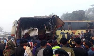 এনা-শ্যামলী-ইউনিক পরিবহণের বাসের ত্রিমুখী সংঘর্ষ; নিহত ২, আহত ১৫