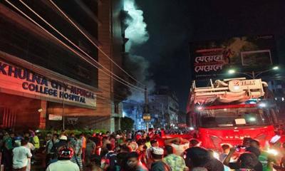 খুলনা সিটি মেডিকেল কলেজ হাসপাতালে ভয়াবহ আগুন