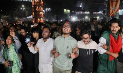 শাহবাগে অবস্থান নিয়েছেন হাদি সমর্থকরা