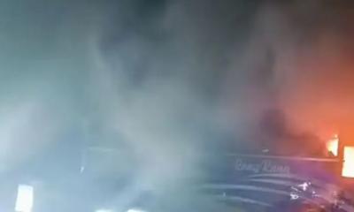 ঢাকা-চট্টগ্রাম মহাসড়কে দাঁড়িয়ে থাকা বাসে আগুন