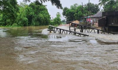 ভারি থেকে অতিভারি বৃষ্টির আভাস, বন্যার শঙ্কা