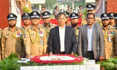 শহীদ পুলিশ সদস্যদের প্রতি স্বরাষ্ট্রমন্ত্রী এবং আইজিপির শ্রদ্ধা
