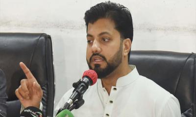 সব বললে অনেকের পোশাক খুলে যেতে পারে: ইশরাক হোসেন