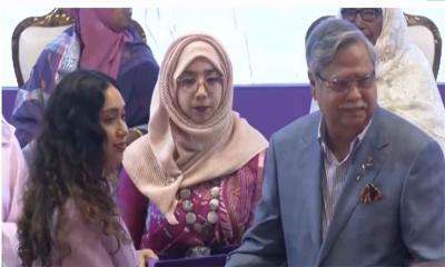 খালেদা জিয়ার মরণোত্তর পুরস্কার নিলেন নাতনি জাইমা রহমান