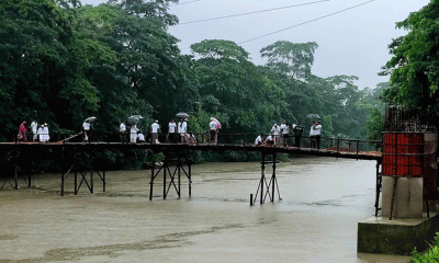 কাঁঠালিয়ায় ২ লাখ মানুষের ভরসা কাঠের সেতু, চরম ভোগান্তি