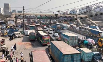 ঢাকা-চট্টগ্রাম মহাসড়কে ১০ কিলোমিটার দীর্ঘ যানজট