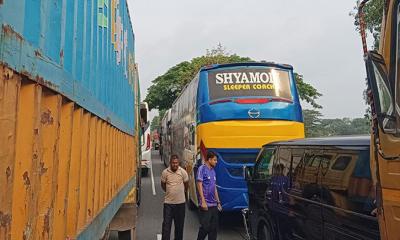 ভোর থেকে ঢাকা-চট্টগ্রাম মহাসড়কে দীর্ঘ যানজট