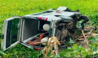 ঝালকাঠিতে অ্যাম্বুলেন্স ছিটকে পড়ল খাদে, ভাঙল রোগীর পা