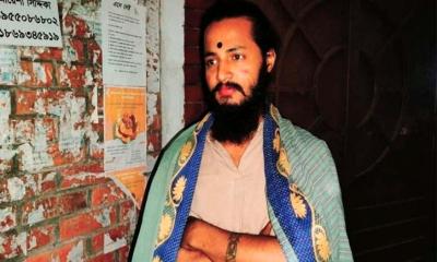 গভীর রাতে জাবির ছাত্রী হল থেকে কপালে টিপ পরা যুবক আটক