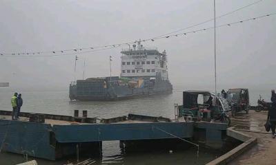 দেড় ঘন্টা পর দৌলতদিয়া পাটুরিয়া নৌরুটে ফেরি চলাচল স্বাভাবিক 