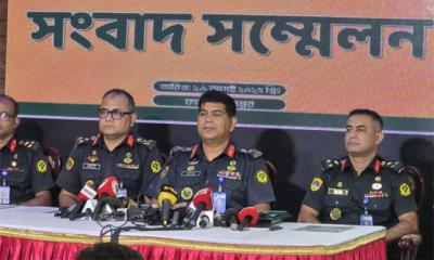 এখনও ৭০০ জনের বেশি কয়েদি পলাতক রয়েছেন