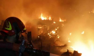 ৫ ঘণ্টা পর কড়াইল বস্তির আগুন নিয়ন্ত্রণে, শতাধিক ঘর পুড়ে ছাই