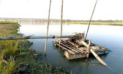 দুধকুমার নদে অবৈধ বালু উত্তোলন, ঝুঁকিতে সেতু-তীর রক্ষা বাঁধ