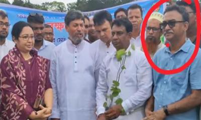 এমপি-ওসির সঙ্গে মঞ্চে হত্যা মামলার আসামি, খুঁজে পাচ্ছে না পুলিশ