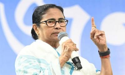 মমতার বিরুদ্ধে রাষ্ট্রদ্রোহের অভিযোগ