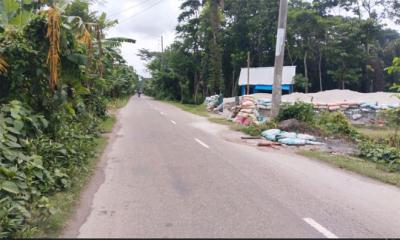 ঝালকাঠিতে মহাসড়ক খুঁড়ে সুড়ঙ্গে ড্রেজারের অবৈধ পাইপ, ঝুঁকিতে নদীপাড়ের সড়ক