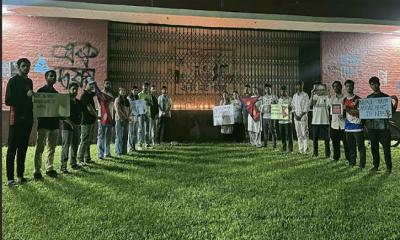 নিহতদের স্মরণে বাকৃবিতে নেপালি শিক্ষার্থীদের মোমবাতি প্রজ্জ্বলন