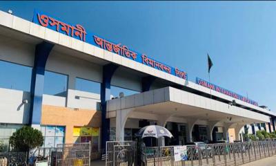 বোডিং ব্রিজে বিমানের ধাক্কা, বিলম্বিত ফ্লাইট