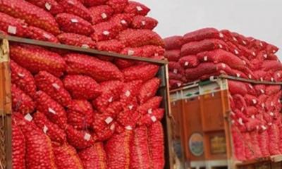 সোনামসজিদ স্থলবন্দর দিয়ে এলো ৬০ মেট্রিক টন পেঁয়াজ