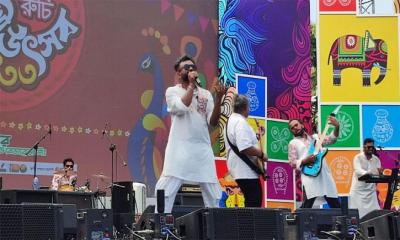 বাংলা বর্ষবরণে পাবনায় দর্শক মাতালেন জেমস, ইমরান, ঐশী