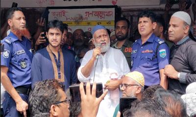 প্যারোলে মুক্তি পেয়ে মায়ের জানাজায় অংশ নিলেন আ.লীগ নেতা