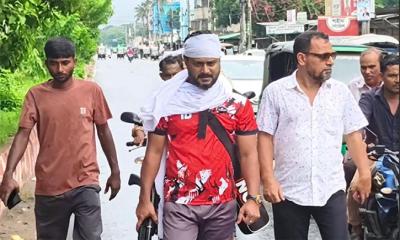 মাথায় কাফনের কাপড় আর অস্ত্র হাতে মহড়া সাবেক ছাত্রদল নেতা বাপ্পীর!