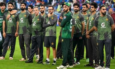 বিশ্বকাপ ব্যর্থতায় প্রত্যেক ক্রিকেটারকে ৫০ লাখ রুপি করে জরিমানা করল পাকিস্তান