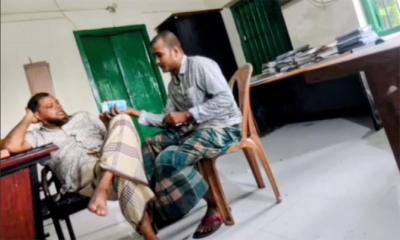জেলের ছদ্মবেশী সাংবাদিকের কাছ থেকে নৌ পুলিশের চাঁদা গ্রহণ