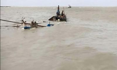উত্তাল সাগরে দুই ট্রলারডুবি, এখনো নিখোঁজ দুই জেলে